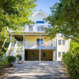 Walk to Beach with Private Pool in the Heart of Duck
