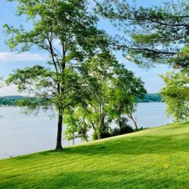 Riverfront Carriage House Cottage in Warsaw KY Apartment, hotell i Warsaw