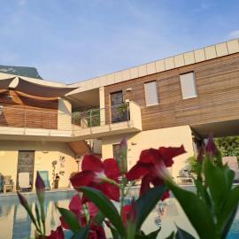"CASABANA" - relax tutto l'anno - giardino - piscina Top, khách sạn ở Malcesine