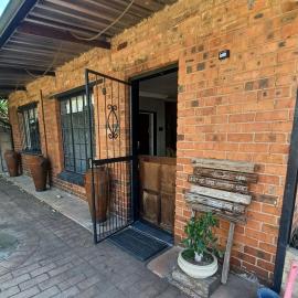 Duncan Garden Cottage, hotel in Brakpan