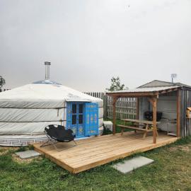 COTC - The Coulee Yurt - Suite, Hotel in Castor