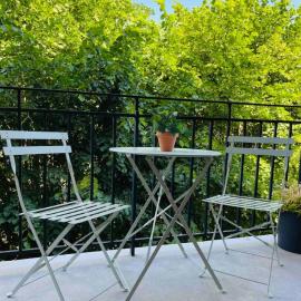 Elegant 2BR Apartment with Balcony & Free Parking
