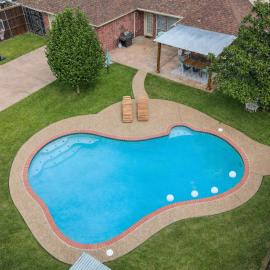 Luxury Retreat 6BR35BA Pool, Hot Tub & Game Room, hotel in Sachse