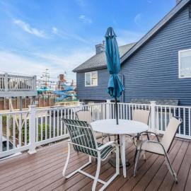 Beachside 1BR Retreat Pet Friendly, Steps to the Waterpark