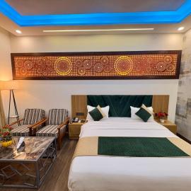 Highway Resort With Swimming pool & Spa, hotel v destinácii Gajraula