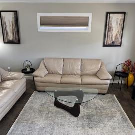 3 BDR - Bonus Room - King Bed - Garage - Near Airport, Hotel in Regina