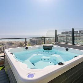Sea View, Private jacuzzi, Pool, 15 min airport