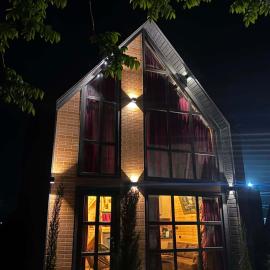 Bondo'S Cottage, hotel i Kobuleti