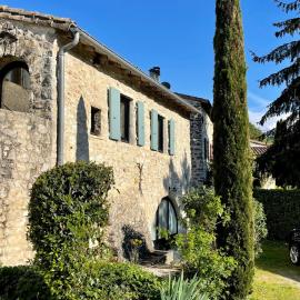 Les gites de Rouveyre, hotel en Grane