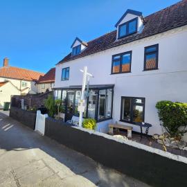 AnchorageWells King and Doubles on Room-Only or the Entire Cottage for 8 with 4 Ensuite Rooms, hotel Wells next the Sea-ben