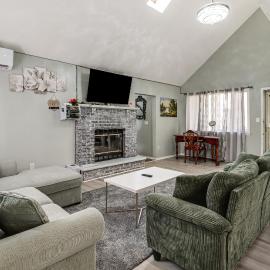 Lake Access & Game Room! Poconos Resort Getaway, готель у місті Tobyhanna