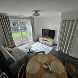 Lovely & cosy house - perfect for leisure and contractors, hotel in Walsall