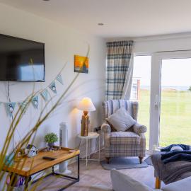 Sea View Holiday Chalet, access to sandy beach - Pets go free, hotel in Winterton-on-Sea