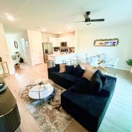 Luxury 3BR Townhome Co-Living for Travel Personnel, hotel in Lehigh Acres