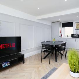 Spacious 5BR - Heart of Galashiels -Group Friendly, Hotel in Galashiels