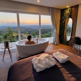 Casa 2 suítes, ofurô, piscina no Vale dos Vinhedos, hotel in Monte Belo