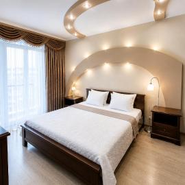 Апартаменти з ДЖАКУЗІ в самому центрі ТЦ ПАСАЖ, hotel in Dnipro