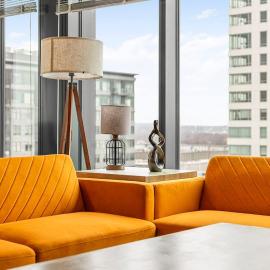 High-end Modern 3BR 3BA Condo Assembly Square, хотел в Съмървил