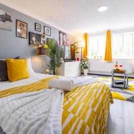 Milton Keynes 6beds contractor-loved family holiday weekend home free parking