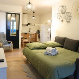 Studio with Terrace near RER A and L to Paris & La Défense