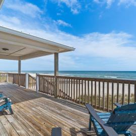 Oceanfront Oasis- Beachfront Home with Spacious Waterfront Deck & Central AC, hotel in Gulf Shores