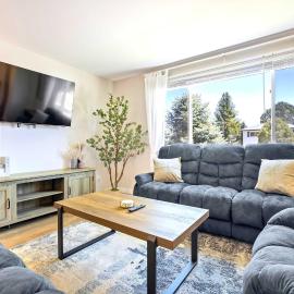 Meadow Gate Spacious Family Home w Fenced Yard