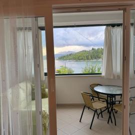 Blace में, होटल 2 bed Comfy Gem: Functional, Ideal Location, Steps to the Beach
