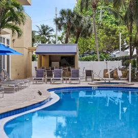 Santa Barbara Resort Studio Balcony Suite, хотел в Помпано Бийч