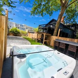 Hot Tub Amazing Location! Modern Ohio City Luxury 2 King Beds、Ohio Cityのホテル