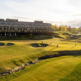Lily Country Club, hotel in Klofta
