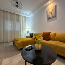 Tunis Ain Zaghouen - spacious Italian Style Apartment, hotel di Al ‘Uwaynah