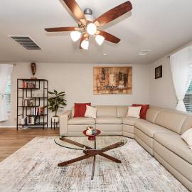 Modern Living, Close to Everything, hotel in Houston