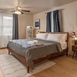 Spacious King Historic Art Deco Studio, hotel in Anchorage