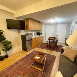 Renovated Studio, near hospitals, MBTA