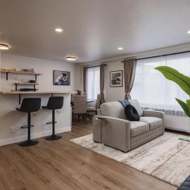 Inlet View Luxe -King Suite - Downtown Anchorage, khách sạn ở Anchorage