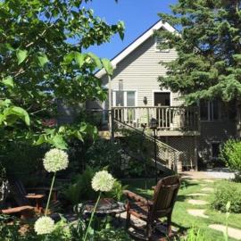2 Moon Cottage