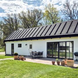 5 star holiday home in FÄRJESTADEN, hotell sihtkohas Färjestaden