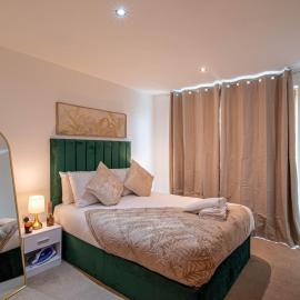 Elegant 2-Bed Apartment at Leeds Dock with Balcony