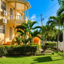 Golf Course Access Apartment, Hotel in Belmont