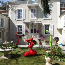 Le Cedre Bleu, hotel u gradu Burž
