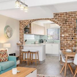 Ocean Cove - cosy retreat steps from beach & cafes