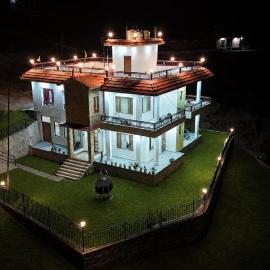 The Kafal Courtyard, hotell sihtkohas Almora