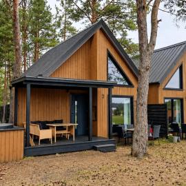Domki letniskowe Leśne Spa Borsk na Kaszubach z Basenem, Sauną, Balią nad Jeziorem Wdzydzkim, hotell sihtkohas Borsk