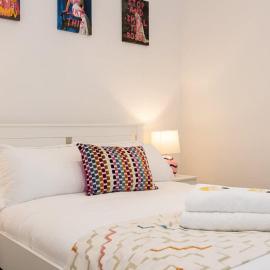 Stylish Didsbury Apartment - Walk to Train Station
