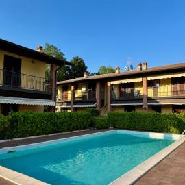 Appartamento con Piscina a due passi dal Lago, hotel in Padenghe sul Garda