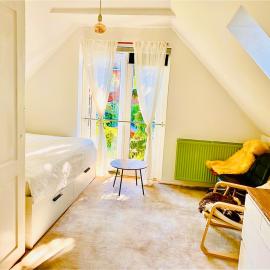 Apartment with free parking and access to garden