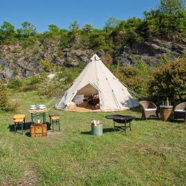 Stones and Stars Boutique Glamping in Radford Quarry POLARIS, hotel in Plymouth