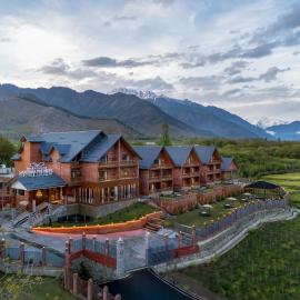 Mountnoor Sarovar Premiere Pahalgam, viešbutis mieste Anantnāg