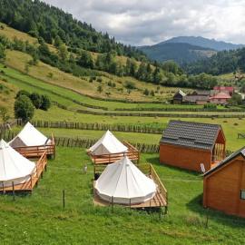 Chill Glamping, hotel v destinaci Corbu