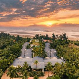 Foxoso La Beach Resort & Spa, хотел в Олд Гоа